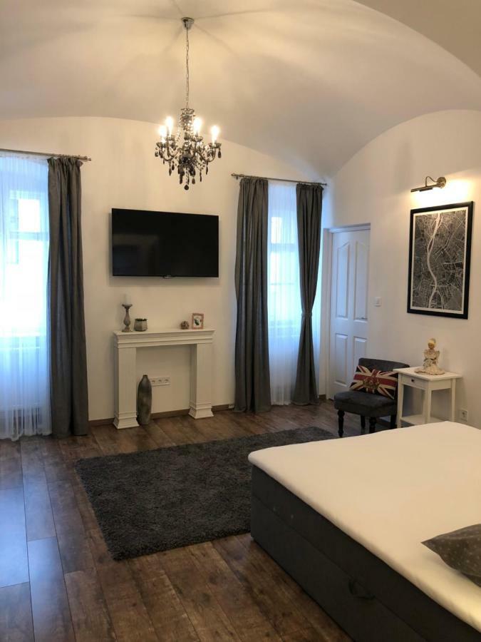 Frank Apartman Deluxe Villa Eger Luaran gambar
